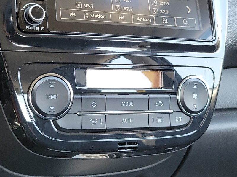 Mitsubishi Mirage Vehicle Full-screen Gallery Image 21