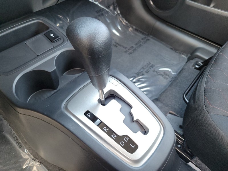 Mitsubishi Mirage Vehicle Full-screen Gallery Image 23