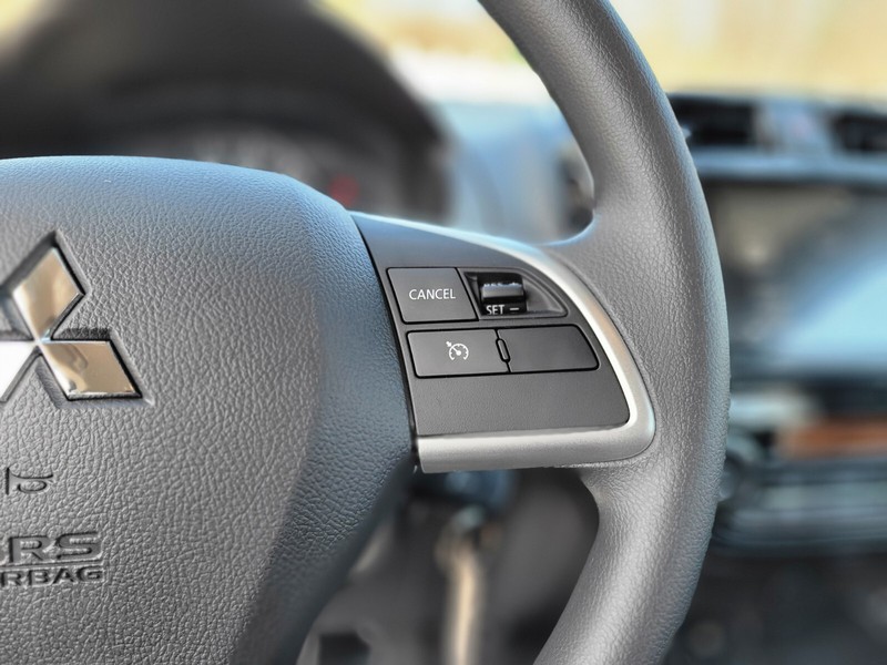 Mitsubishi Mirage Vehicle Full-screen Gallery Image 26