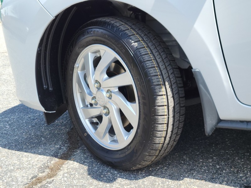 Mitsubishi Mirage Vehicle Full-screen Gallery Image 30