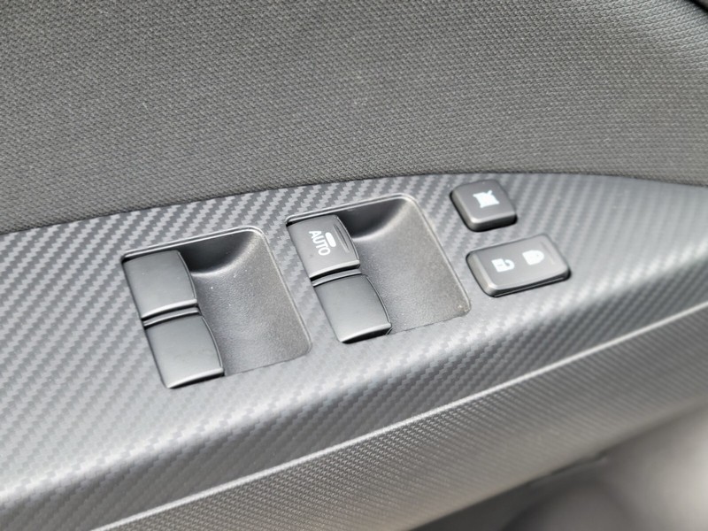 Mitsubishi Mirage Vehicle Full-screen Gallery Image 17