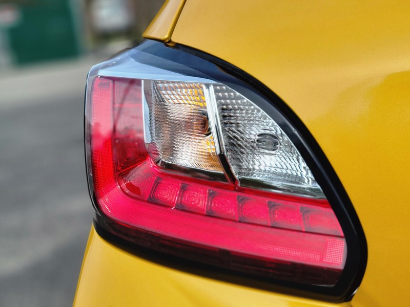 Mitsubishi Mirage Vehicle Full-screen Gallery Image 09