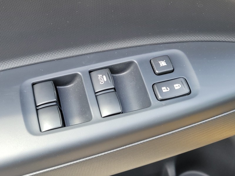 Mitsubishi Mirage Vehicle Full-screen Gallery Image 17