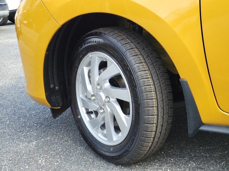 Mitsubishi Mirage Vehicle Full-screen Gallery Image 27