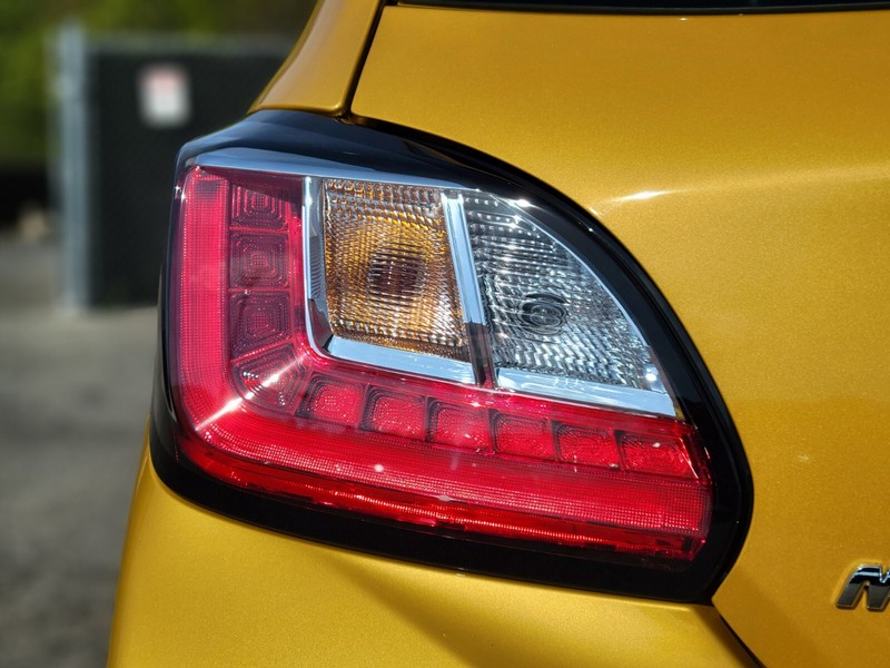 Mitsubishi Mirage Vehicle Full-screen Gallery Image 09