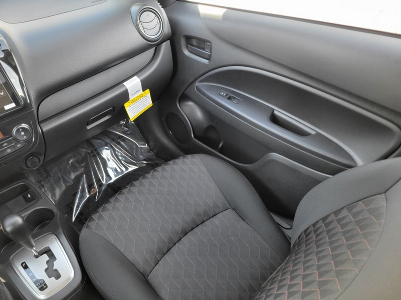 Mitsubishi Mirage Vehicle Full-screen Gallery Image 17