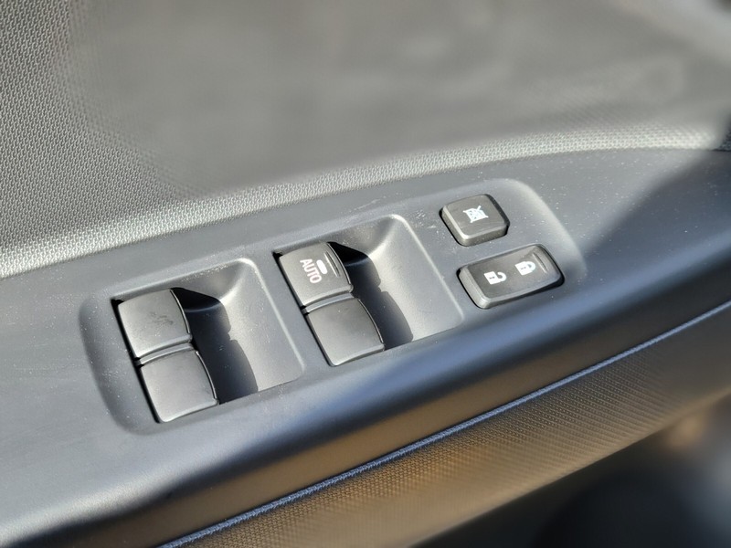 Mitsubishi Mirage Vehicle Full-screen Gallery Image 19