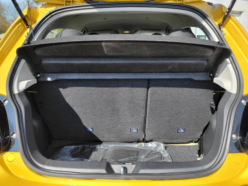 Mitsubishi Mirage Vehicle Full-screen Gallery Image 30