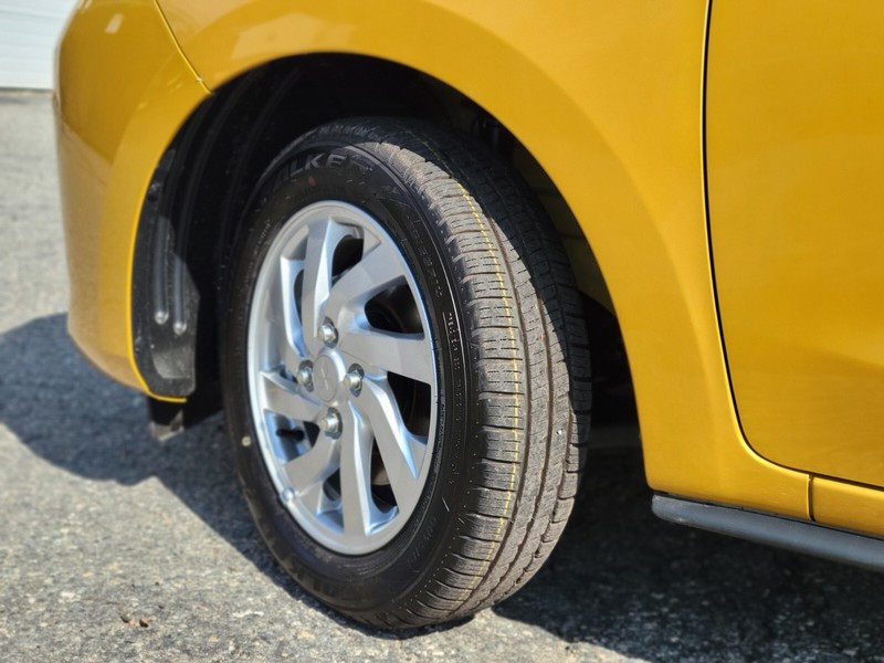 Mitsubishi Mirage Vehicle Full-screen Gallery Image 31