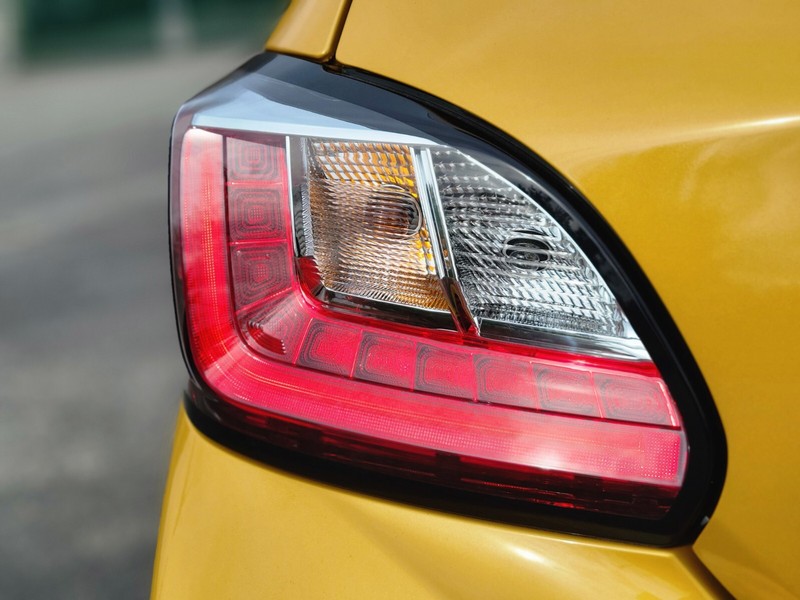 Mitsubishi Mirage Vehicle Full-screen Gallery Image 09