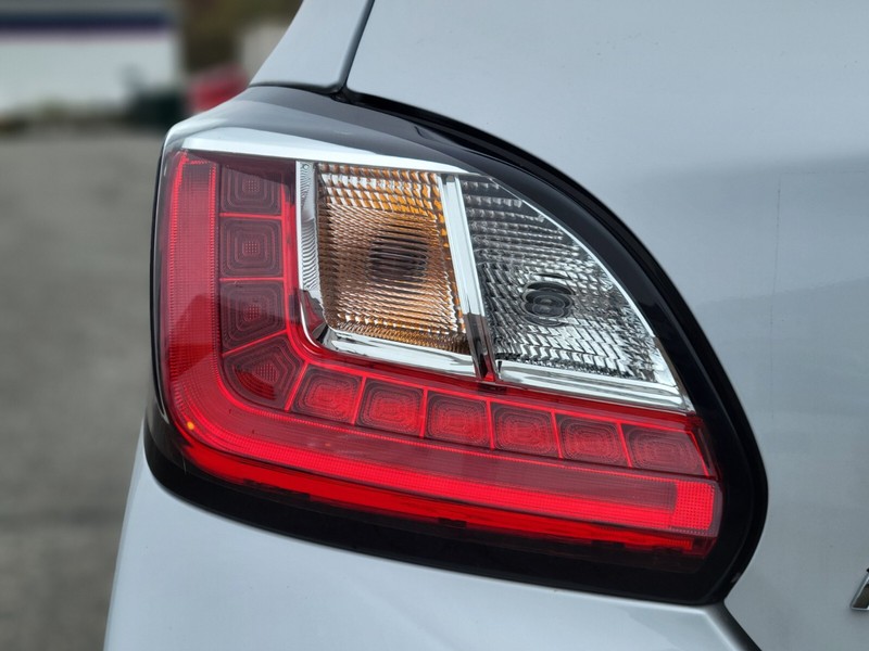 Mitsubishi Mirage Vehicle Full-screen Gallery Image 09