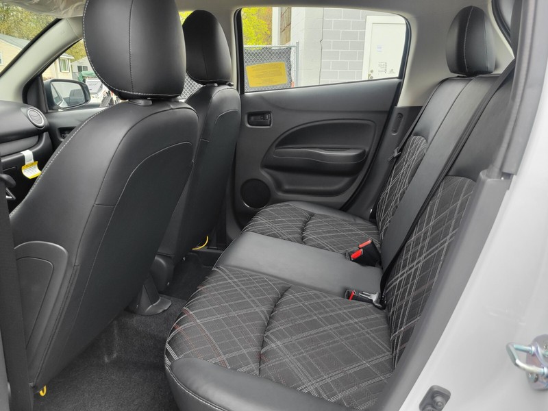 Mitsubishi Mirage Vehicle Full-screen Gallery Image 17