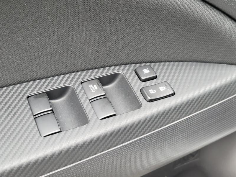 Mitsubishi Mirage Vehicle Full-screen Gallery Image 18