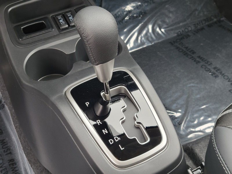 Mitsubishi Mirage Vehicle Full-screen Gallery Image 24