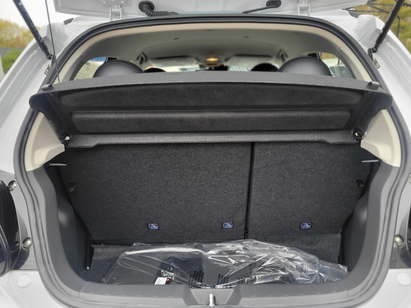 Mitsubishi Mirage Vehicle Full-screen Gallery Image 28