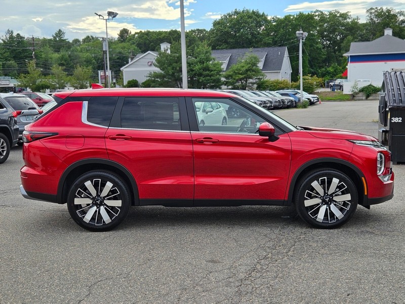 Mitsubishi Outlander Vehicle Full-screen Gallery Image 06