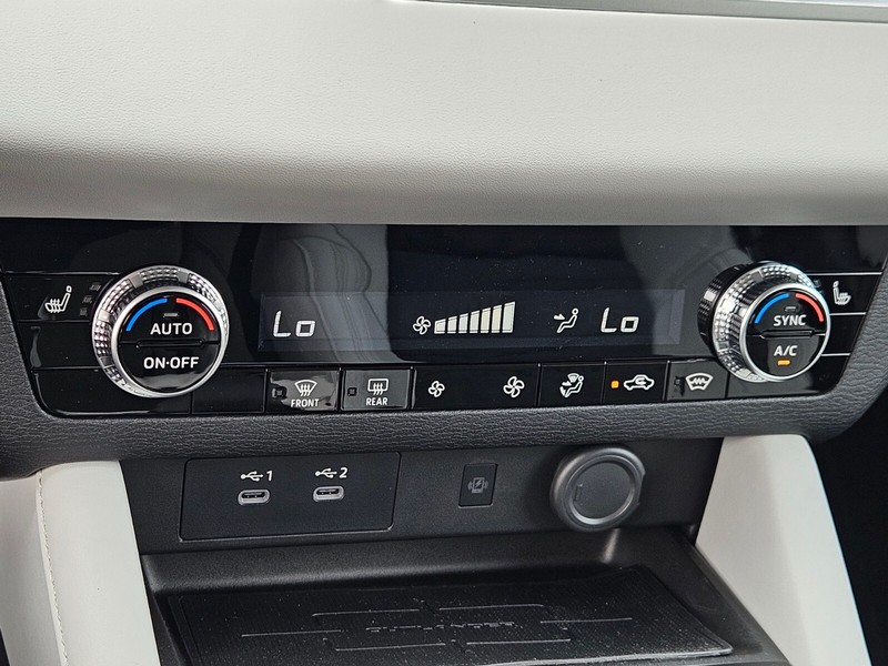 Mitsubishi Outlander Vehicle Full-screen Gallery Image 22