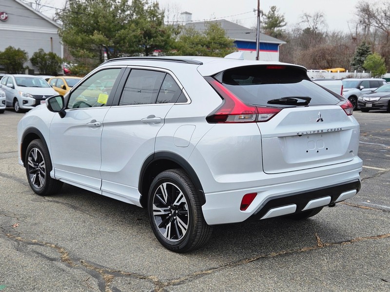 Mitsubishi Eclipse Cross Vehicle Full-screen Gallery Image 03