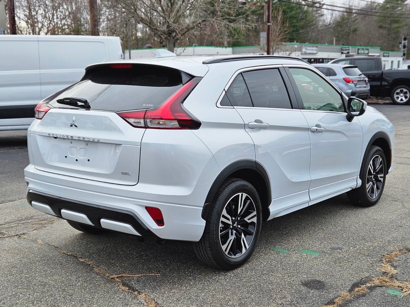 Mitsubishi Eclipse Cross Vehicle Full-screen Gallery Image 05