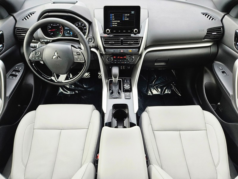 Mitsubishi Eclipse Cross Vehicle Full-screen Gallery Image 10