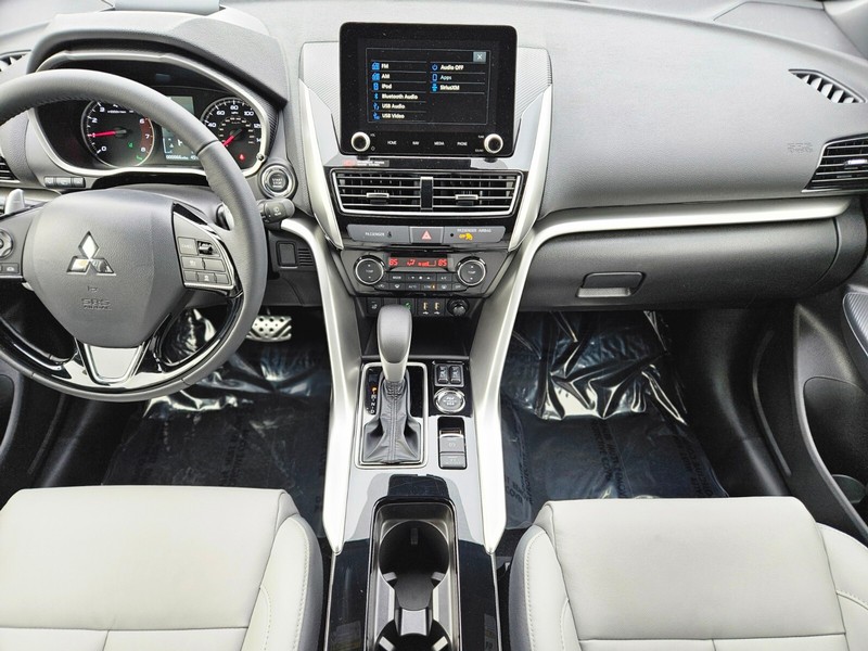 Mitsubishi Eclipse Cross Vehicle Full-screen Gallery Image 12