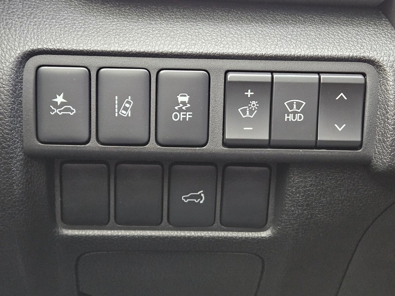 Mitsubishi Eclipse Cross Vehicle Full-screen Gallery Image 21