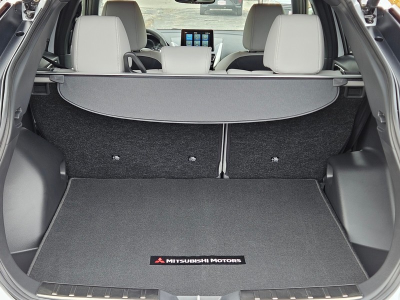 Mitsubishi Eclipse Cross Vehicle Full-screen Gallery Image 26