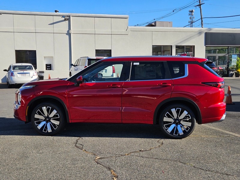 Mitsubishi Outlander Vehicle Full-screen Gallery Image 02