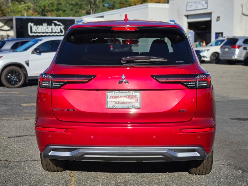 Mitsubishi Outlander Vehicle Full-screen Gallery Image 04