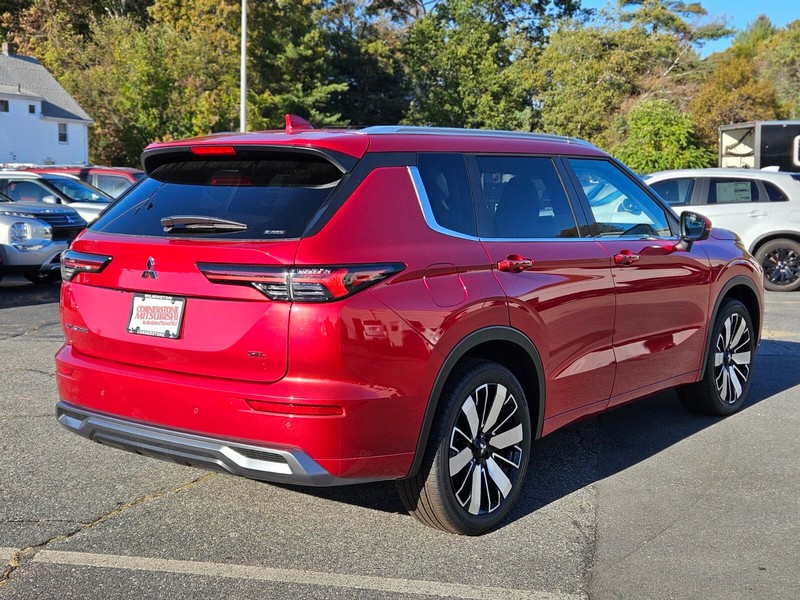 Mitsubishi Outlander Vehicle Full-screen Gallery Image 05