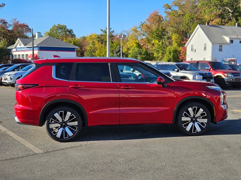 Mitsubishi Outlander Vehicle Full-screen Gallery Image 06