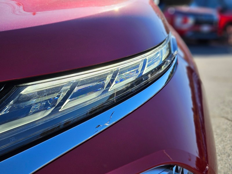 Mitsubishi Outlander Vehicle Full-screen Gallery Image 09