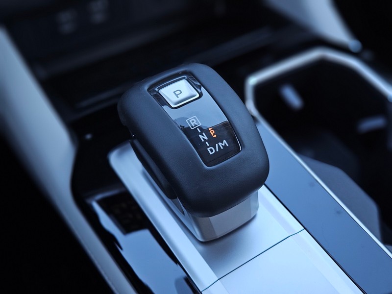 Mitsubishi Outlander Vehicle Full-screen Gallery Image 23