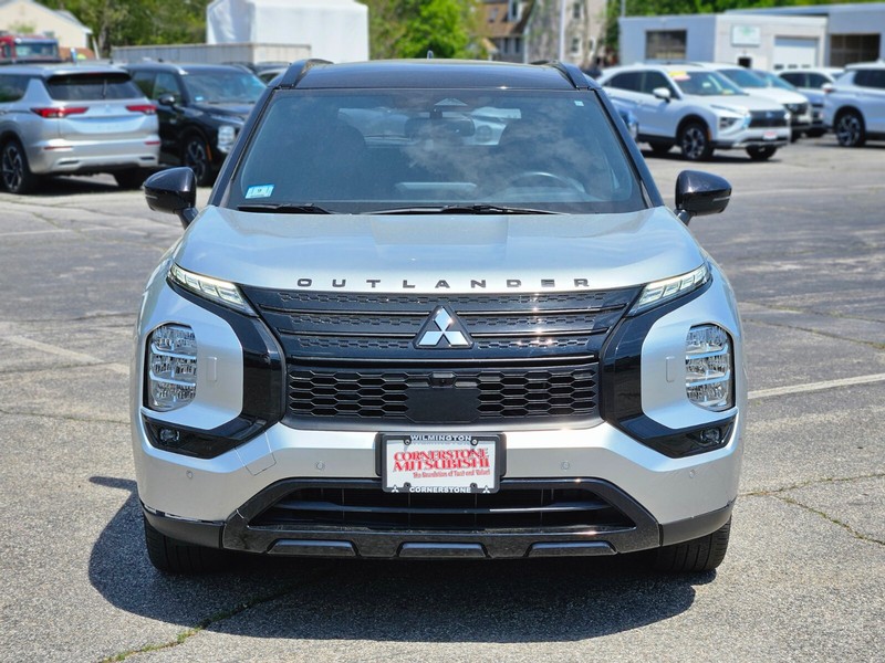 Mitsubishi Outlander Plug-In Hybrid Vehicle Full-screen Gallery Image 08