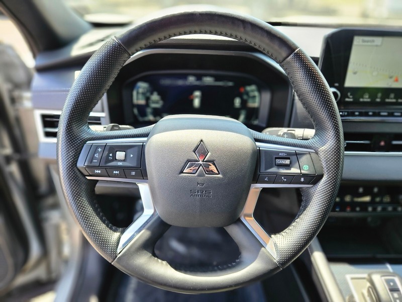 Mitsubishi Outlander Plug-In Hybrid Vehicle Full-screen Gallery Image 25
