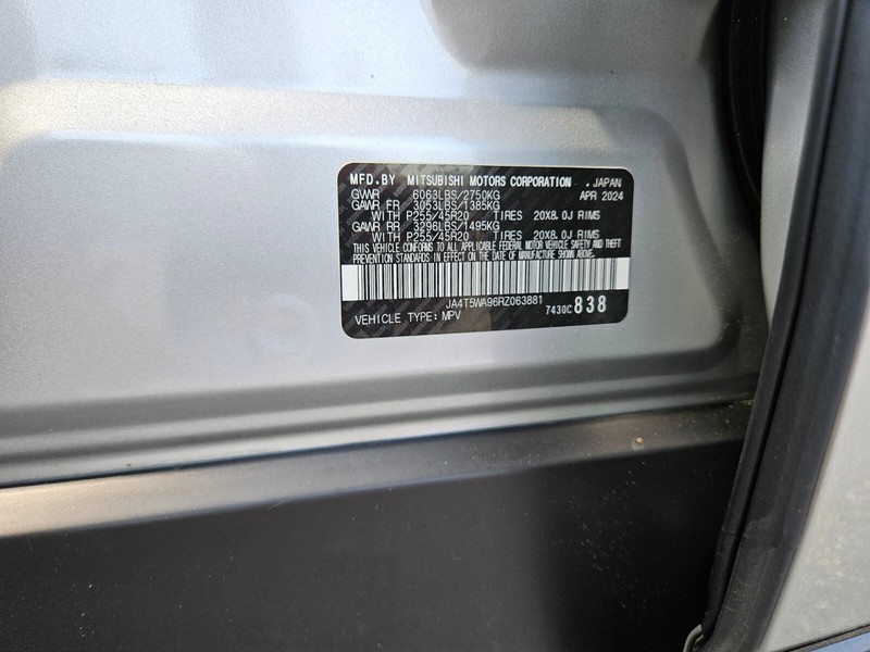 Mitsubishi Outlander Plug-In Hybrid Vehicle Full-screen Gallery Image 31