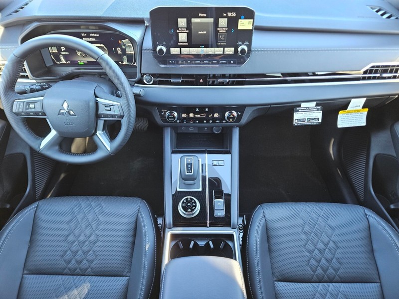 Mitsubishi Outlander Plug-In Hybrid Vehicle Full-screen Gallery Image 14