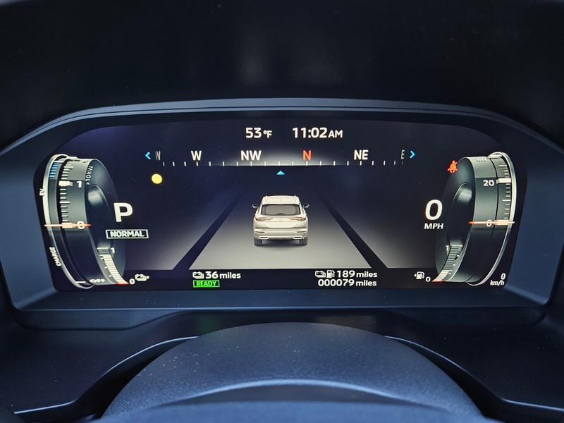 Mitsubishi Outlander Plug-In Hybrid Vehicle Full-screen Gallery Image 30