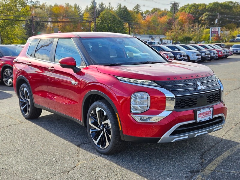 Mitsubishi Outlander Plug-In Hybrid Vehicle Full-screen Gallery Image 07