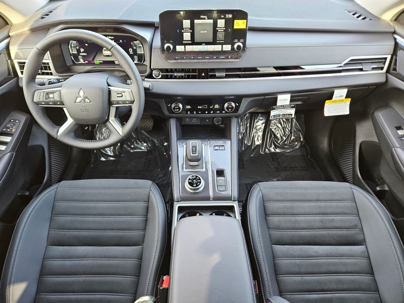 Mitsubishi Outlander Plug-In Hybrid Vehicle Full-screen Gallery Image 11