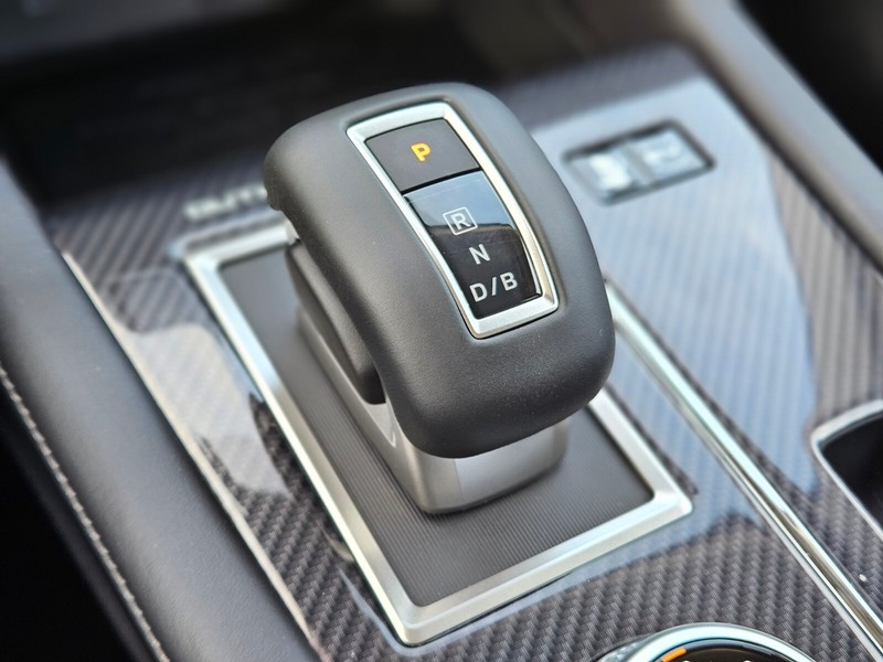 Mitsubishi Outlander Plug-In Hybrid Vehicle Full-screen Gallery Image 25