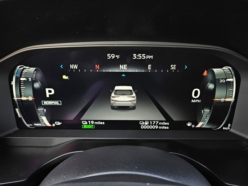 Mitsubishi Outlander Plug-In Hybrid Vehicle Full-screen Gallery Image 29