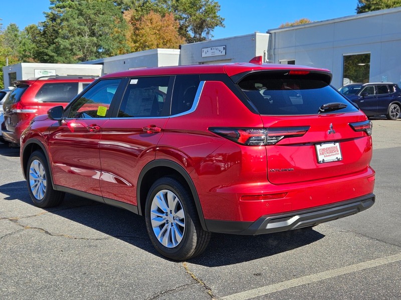 Mitsubishi Outlander Vehicle Full-screen Gallery Image 03