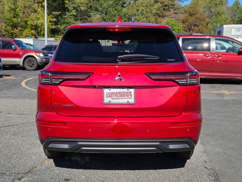 Mitsubishi Outlander Vehicle Full-screen Gallery Image 04