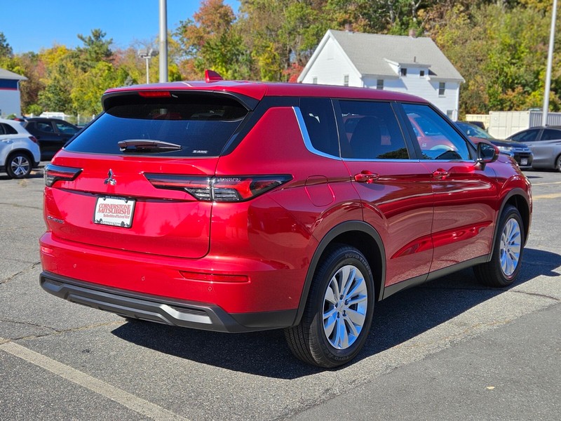 Mitsubishi Outlander Vehicle Full-screen Gallery Image 05