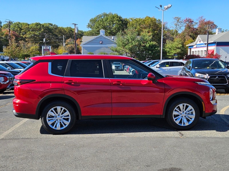 Mitsubishi Outlander Vehicle Full-screen Gallery Image 06