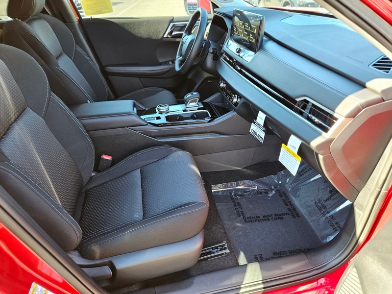 Mitsubishi Outlander Vehicle Full-screen Gallery Image 11