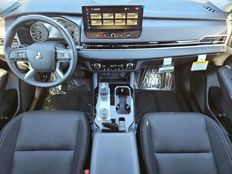 Mitsubishi Outlander Vehicle Full-screen Gallery Image 14