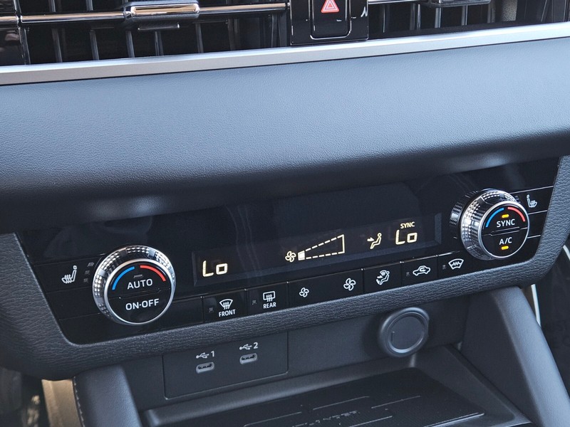 Mitsubishi Outlander Vehicle Full-screen Gallery Image 22