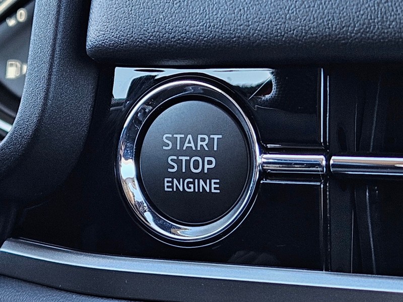 Mitsubishi Outlander Vehicle Full-screen Gallery Image 23